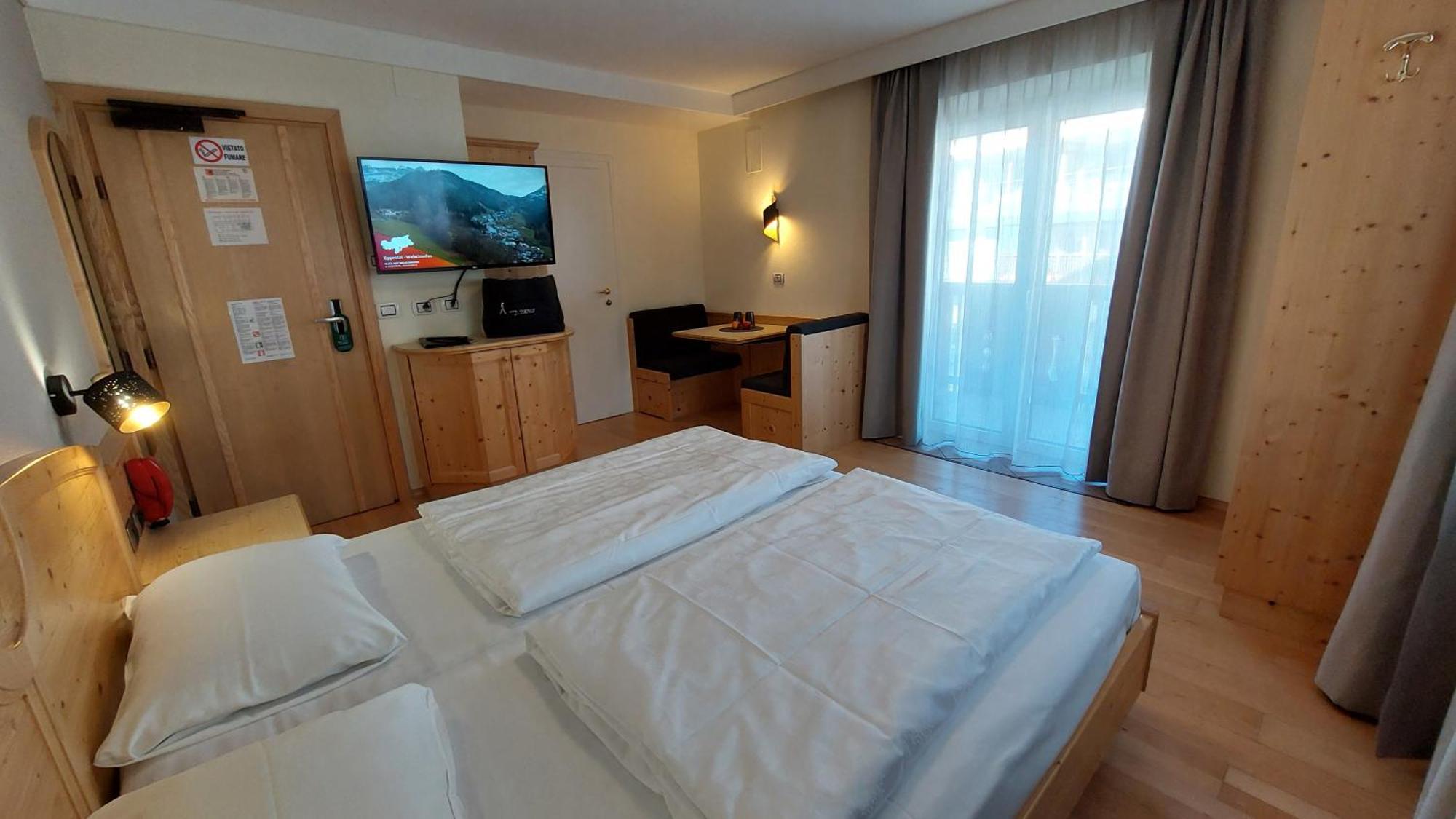 Hotel Cristallo Santa Cristina Val Gardena Esterno foto